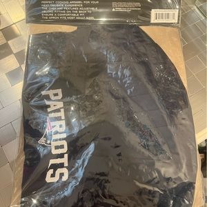 Patriots team apron and chef hat. New in package.